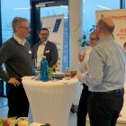 Gaeste beim Gespraech.jpg